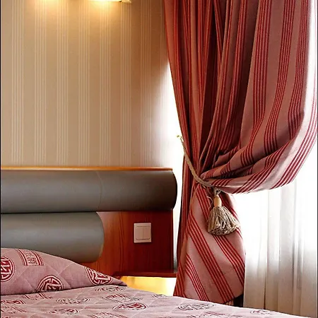 Luxembourg 3* Parigi